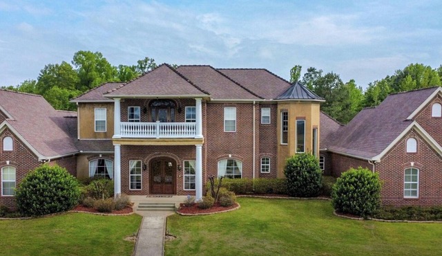 Harris Estates Bed & Breakfast is a secluded peaceful property on 11 acres!