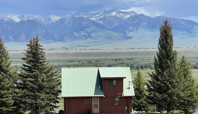 Harris Hideaway in the Gravelly Foothills