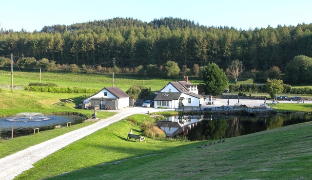 HARRISON'S COTTAGE, family friendly, with a garden in Llandegla