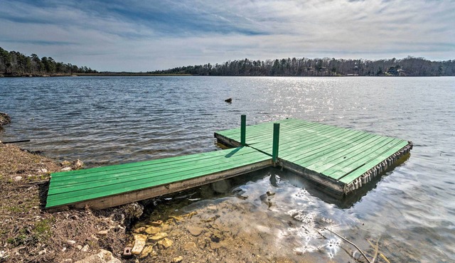 Harrod's Hideaway w/Deck, Dock on Lake Norrell