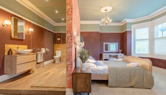 Harrogate Heights - Sleeps 16, Impeccably curated