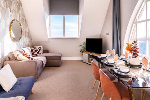 Harrogates Most Central Apartments - Sleeps 12