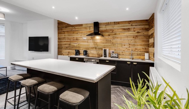 HARROW LODGE - Strictly NO Parties