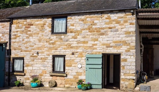 Harry Eyre Cottage, a Stunning Location With Fabulous Views of Mam Tor