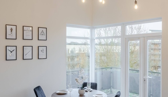 Harry Potter Watford 2 Bed + Parking + WiFi + Netflix