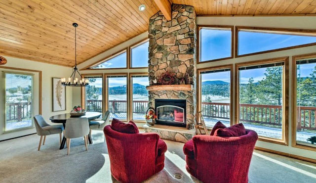 Harstel Cabin Vacation Rental with Deck!