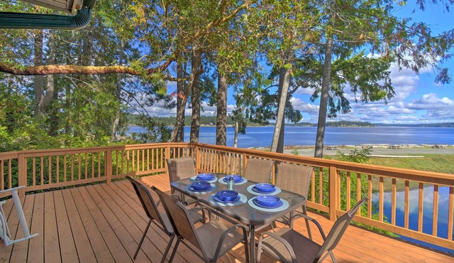 Harstine Island Home: Beautiful Beach & Views