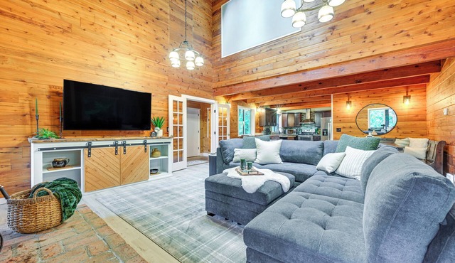 Harstine Island Home w/Hot Tub & Beach Access!