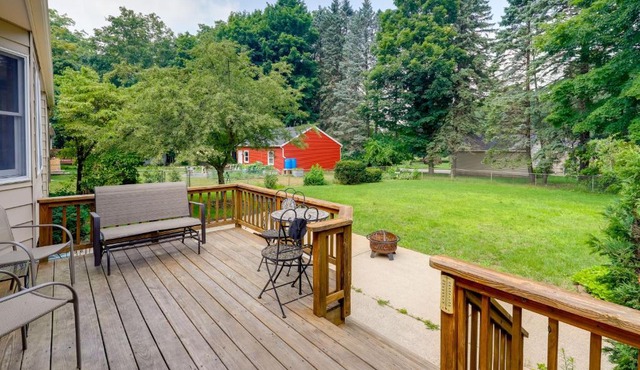 Hart Haven with Cozy Fireplace, Deck and Grill!