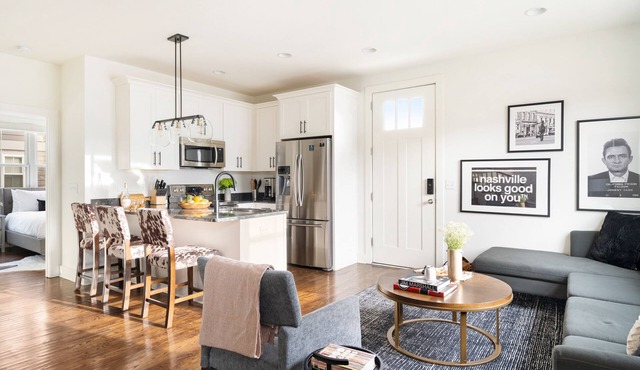 Hart Suite 1 by AvantStay | Gorgeous Town House w/Modern Amenities!