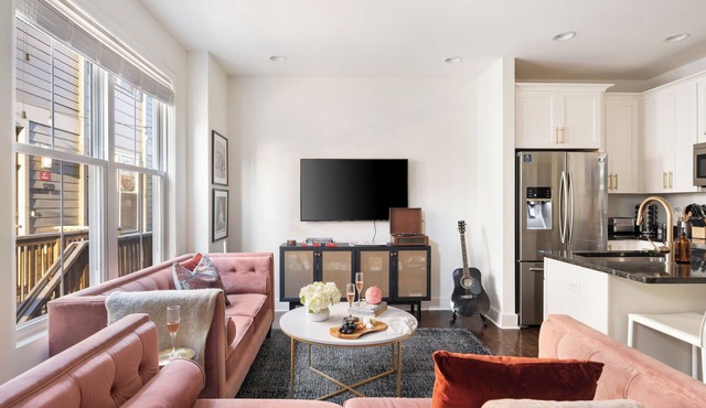 Hart Suite 14 by AvantStay | Gorgeous Town House w/Modern Amenities!