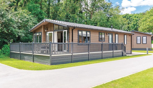 Hartfield Watersedge Lodge