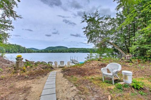 Hartford Cottage w/Private Beach on Bear Pond!