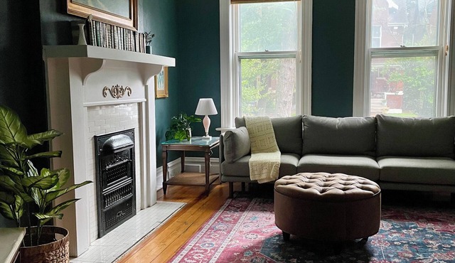 Hartford Hideaway - Sleeps 8, Family Friendly, Walkable to Tower Grove Park