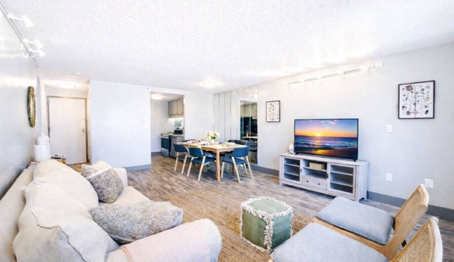 Hartford Home w/Skyline Views near Bushnell Park!