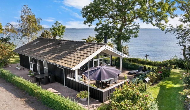 "Harthwik" - 10m from the sea by Interhome