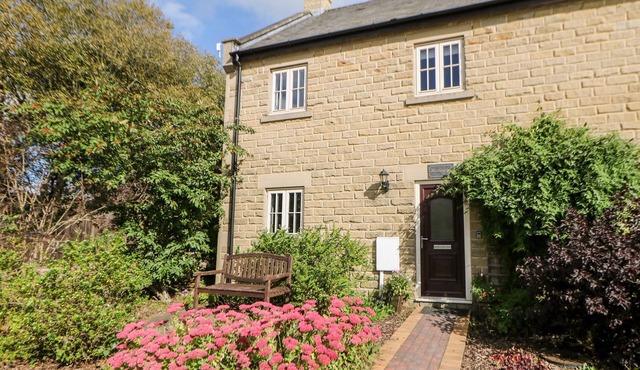 HARTINGTON, family friendly, character holiday cottage in Two Dales