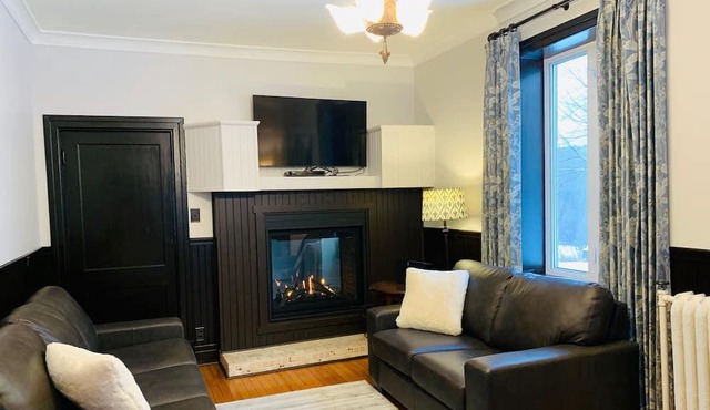Hartwell House- Your Destination Laurentian Lakeside Retreat CITQ# 303801
