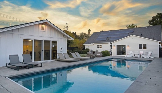 Harvest Haven Palmer Farmhouse Pool Spa Putting Green Walk to DT