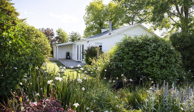 Harvest House @ Harvest Farm - Idyllic cottage surrounded with mountain views.
