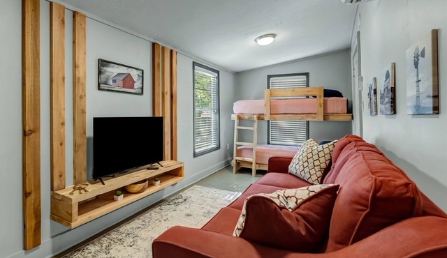 Harvest: King Bed+Bunk Beds, Walk to A&M Campus