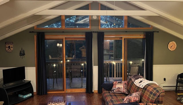 Harvest Moon Lodge- 3 Bedroom 1 Bathroom Cabin in The Hideout, Lake Ariel, PA