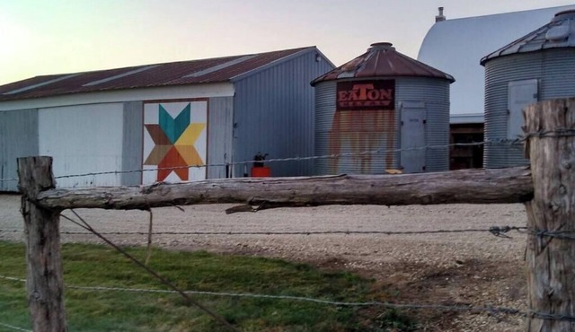 Harvest view barn. 15 minutes from lake Delhi perfect for weddings,baby showers
