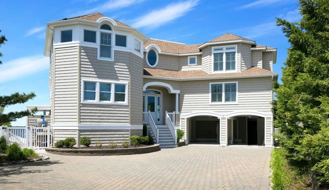 Harvey Cedars Bayfront with Private Bay Beach