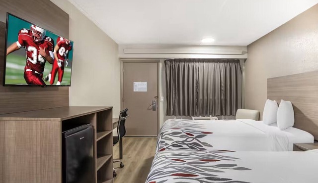 Hassle-Free Room w/TV Perfect for Business Traveler Visiting Greenville