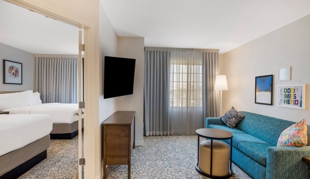 Hassle-free Stay! w/Outdoor Pool, Free Breakfast, Unit w/Full Kitchen!