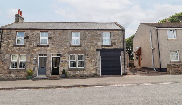 HASTING DAIRY, pet friendly, character holiday cottage in Seahouses