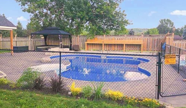 Hastings Hideaway - Three Bedroom Cottage, Sleeps 9