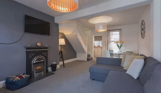 Hastings House: Two Bedroom Victorian House, Close to London Luton Airport