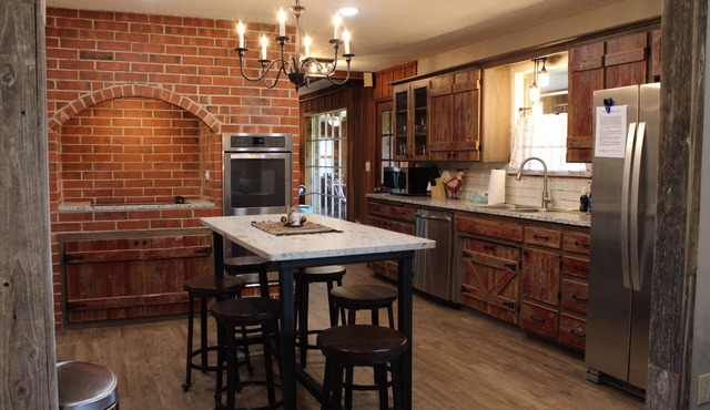 HaT Ranch Lodge. Perfect for a large group or multiple families. NO CLEANING FEE