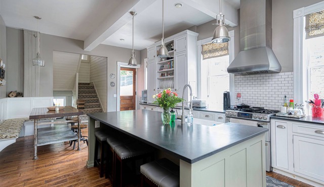 Hatch House Bed & Breakfast