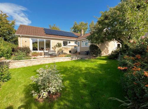 HATHERLOW - Idyllic Private Retreat in Charming Wedmore