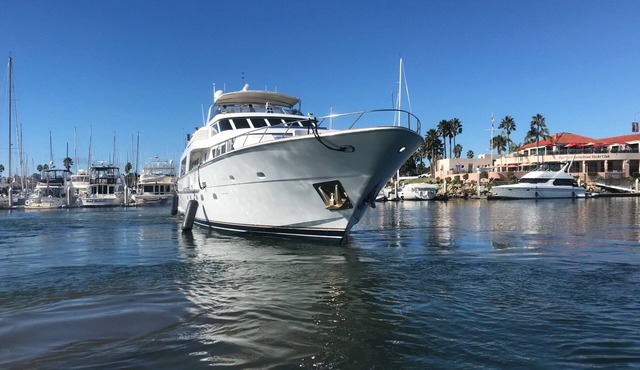 Hatteras 113 Yacht - Traveling The CA Coast