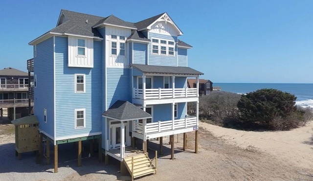 Hatteras Retreat Oceanfront Home + Pets Stay Free