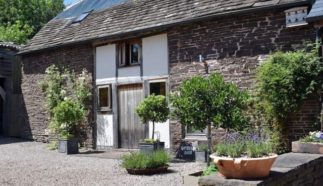 Hatterrall Barn - Luxury Barn Conversion With Hot Tub, Garden and Mountain Views