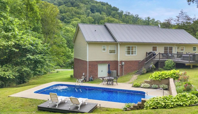 Hatton Hideaway at Red River Gorge! Pool/Hot Tub/Arcade Game Room