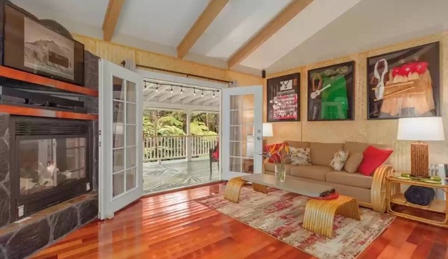 Hau'oli Place - Happy little tiki cottage in Volcano