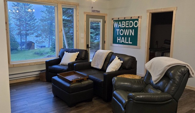 "Haufer Hall" - Charming 2-bedroom cabin on beautiful Little Boy Lake.