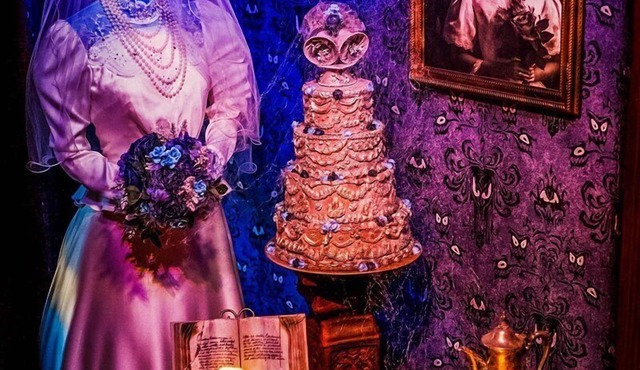 Haunted Mansion Inspired Retreat, 15 Min to Disney!