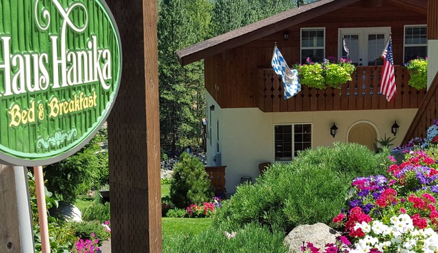 Haus Hanika B&B -The Alpine Suite on the River and private 2 person Hot Tub