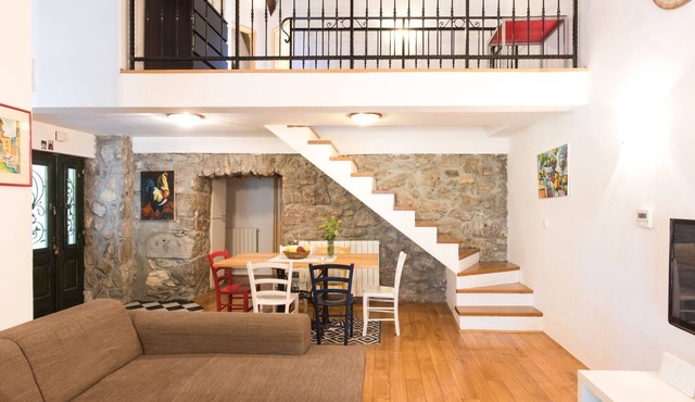 Haus mit modernem Interieur und einer alten Taverne by Interhome