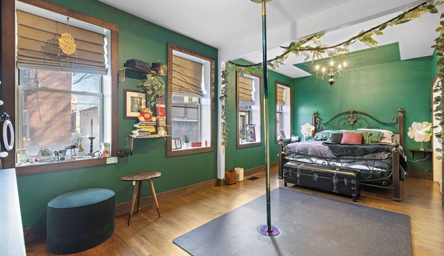 Haüs of Bliss: A Luxe, 2- Story Condo w/Hottub 20min from Manhattan & Metlife