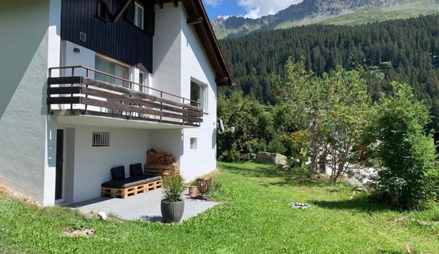 Haus Tschuetta - zentrale Lage in Valbella by Interhome