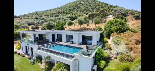 Haut de villa aux portes d'Ajaccio