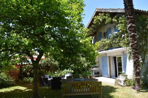 Hautes Pyrénées Les Roses dAdour