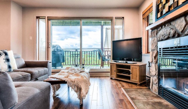 Hauts-Bois Ski In/Out 2brs w/Pool Access (193-1)